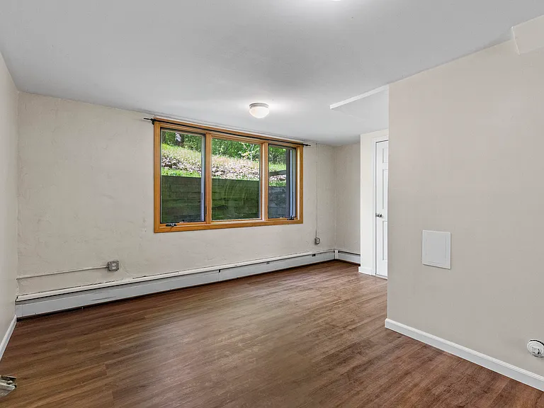 2355 Shepard Ave — Photo 27