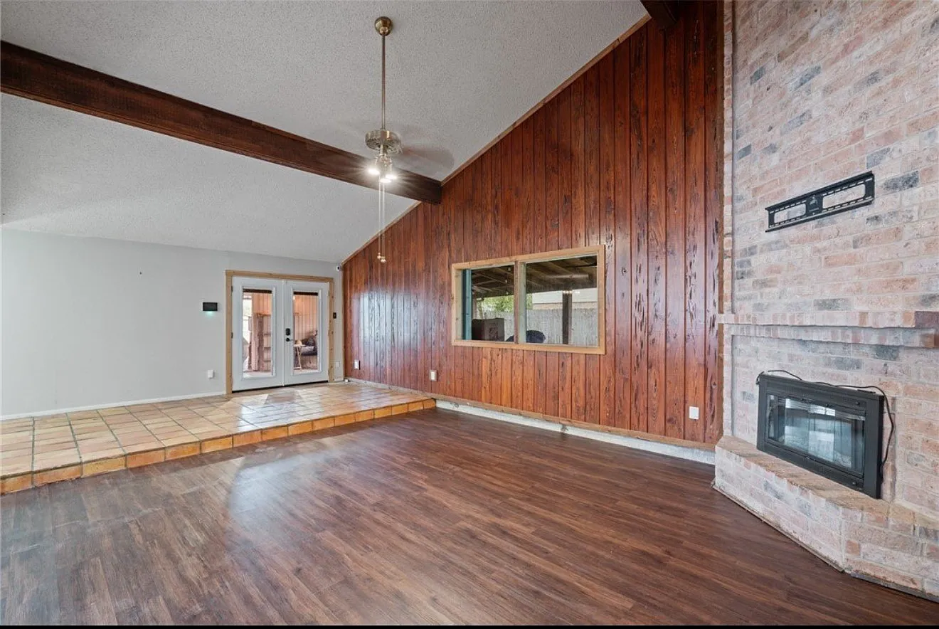 3 bed, 1986 sqft, $2,200 — Photo 3