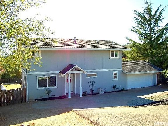 3rd image of 2574 Westridge Dr