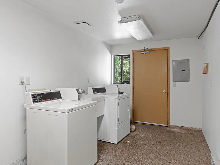 1111 E 8th Ave — Photo 30
