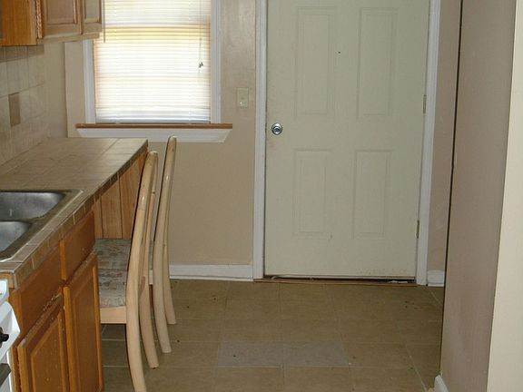 2nd image of 628 Arnold Ave