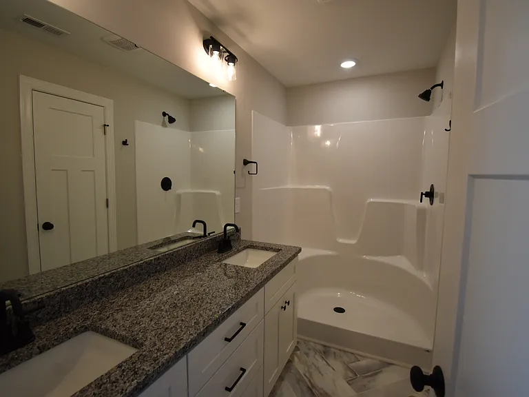 168 W Allen St — Photo 6