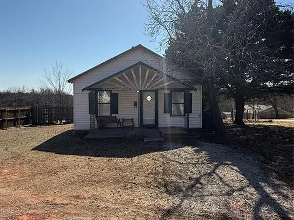 303 E 4th St, Chandler, OK 74834
