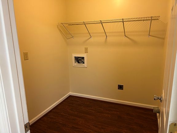 Laundry (washer/dryer hook-ups)