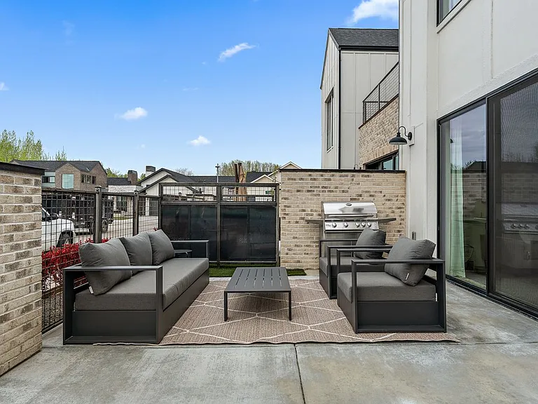 2460 W Iron Coop St #1 — Photo 2