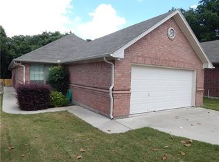 612 Stribling Cir, Azle, TX 76020