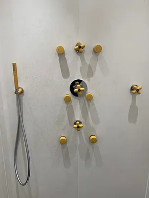 Sold by Compass | media 33