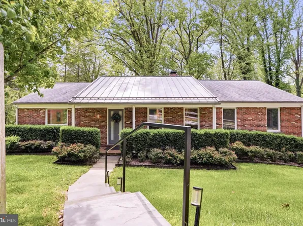 695 Knox Rd, Wayne, PA 19087
