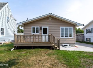 1612 N 6th St, Grand Forks, ND 58203