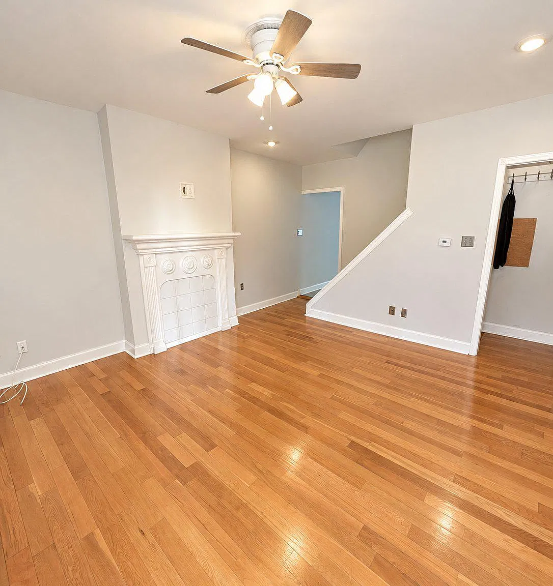 3 bed, 1.0 bath, 1080 sqft, $2,500 — Photo 3