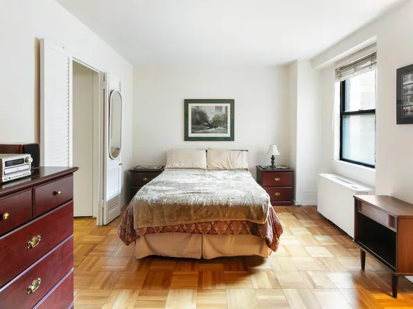 201 East 21st Street image 3 of 5