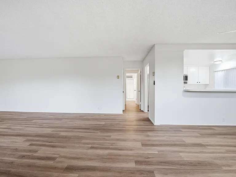 1022 San Marino Dr — Photo 4