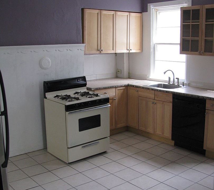 2nd image of 184 Federal St
