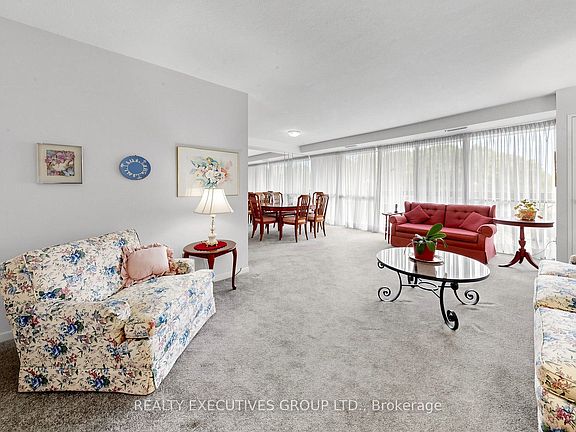 4th image of 8111 Yonge St #206