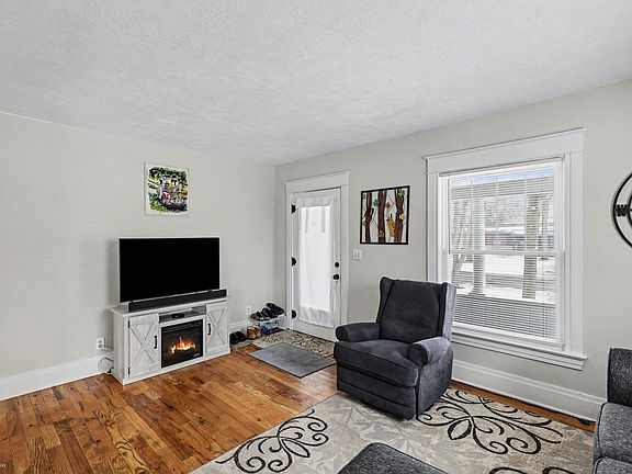 4th image of 73681 Church St