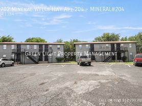 1702 Mineral Wells Hwy