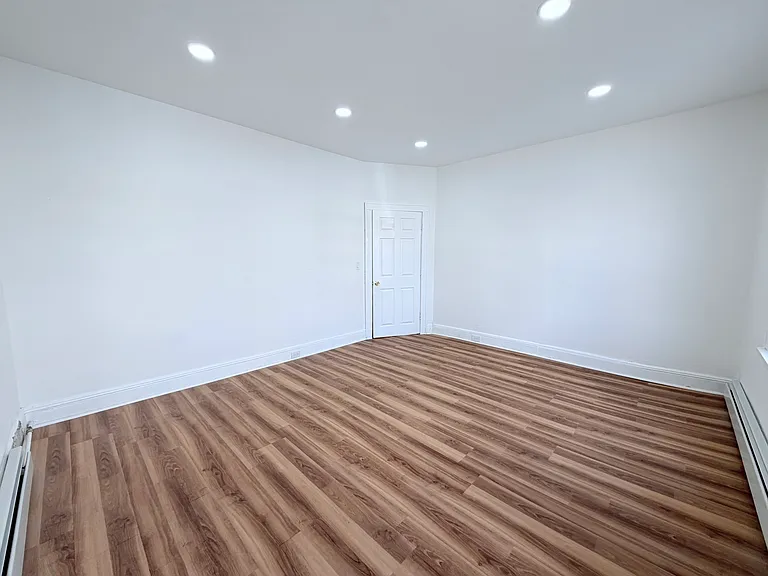 408 E 21st St #1 — Photo 11