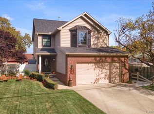 630 Bellaire Ave, Madison Heights, MI 48071