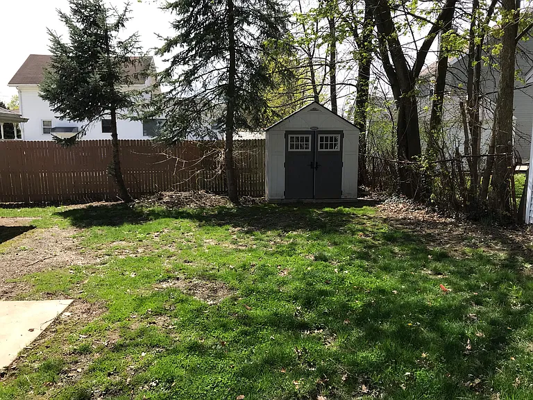 2550 9th Ct — Photo 8