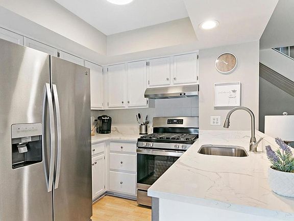 2nd image of 262 Inverrary Ln