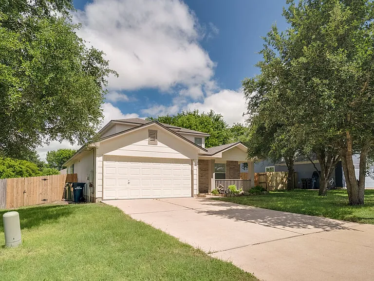 918 Estate Dr — Photo 2
