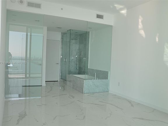 2nd image of 480 NE 31st St Unit 3903