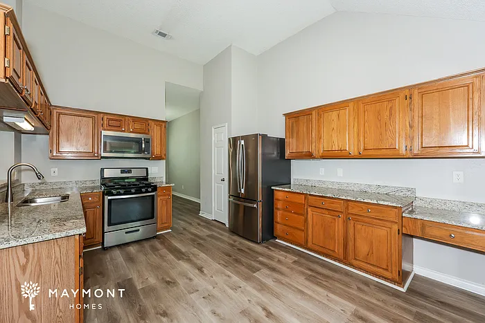 819 Crooked Creek Ln — Photo 7