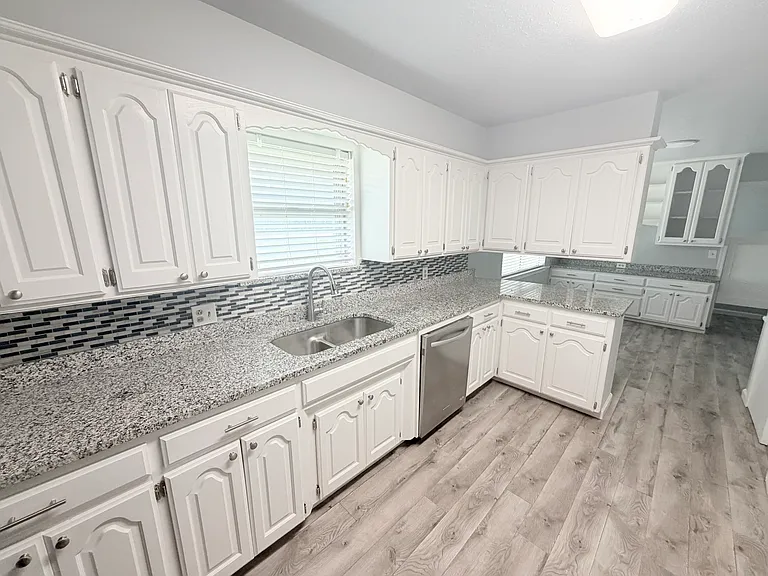 3215 Oakwood Dr — Photo 23