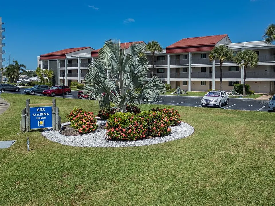 868 Bayway Blvd #208