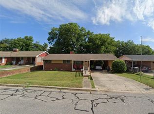 910 Hilltop Blvd, Reidsville, NC 27320