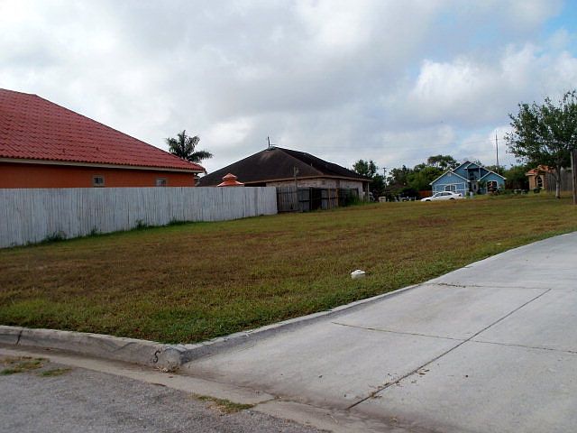 2nd image of 16 Santa Fe Dr