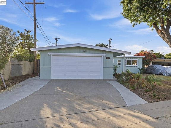 3rd image of 3485 Mission View Dr