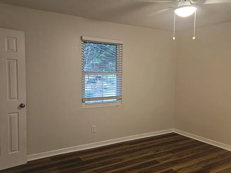 3193 E Point St #4 — Photo 12
