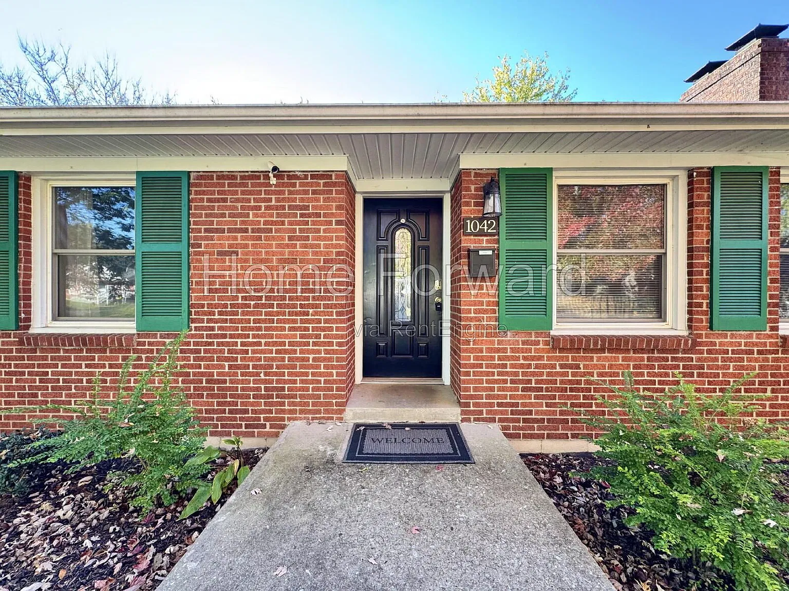 4 bed, 2.0 bath, 2274 sqft, $2,200 — Photo 2
