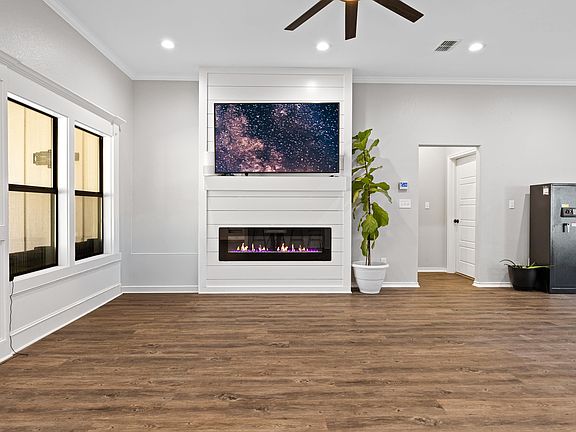 4th image of 295 Lori Ln