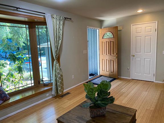 Living room with bay window seating