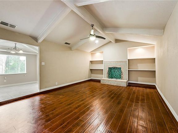 5th image of 214 Squirebrook Dr