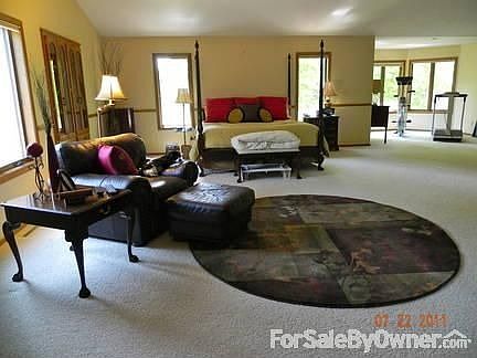 Master
						:
						Master Suite, FP between bedroom and bath, 2 walk-in closets, jacuzzi, & shower