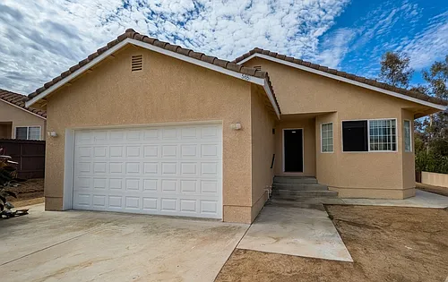 585 Hildale Cir Photo 1