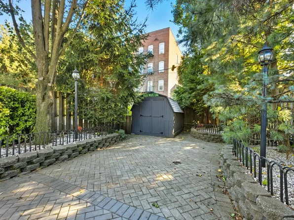 87 Sherman Place image 30 of 37