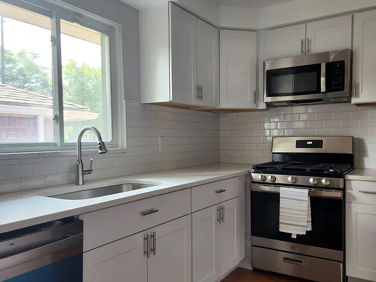1704 Rowland Ave — Photo 15
