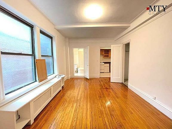 4th image of 155 E 52nd St APT 7H