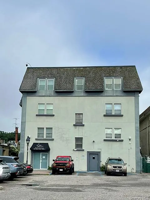 202 Main St #210