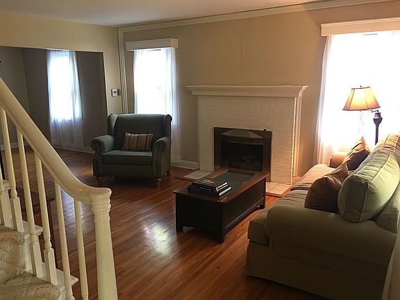 2nd image of 2018 Meadow Ln