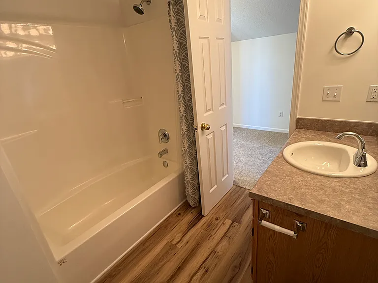 11512 Maywin Dr — Photo 25