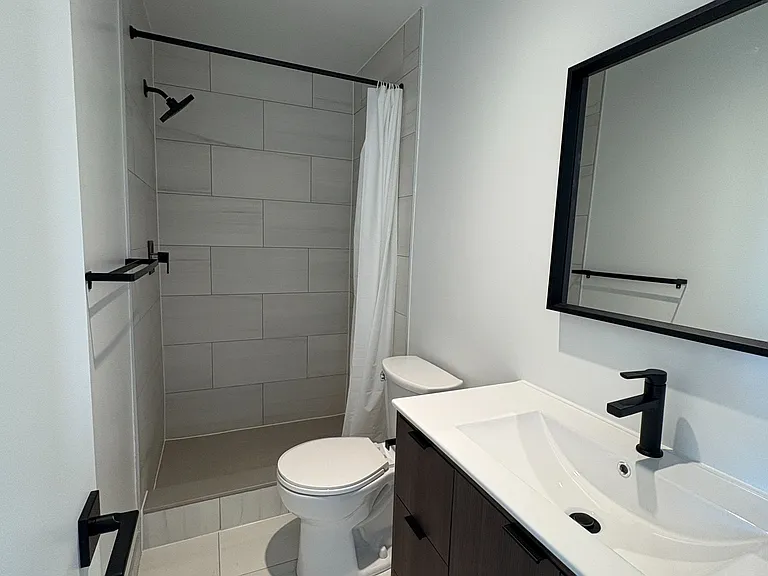 1000 Bathurst St #402 — Photo 8