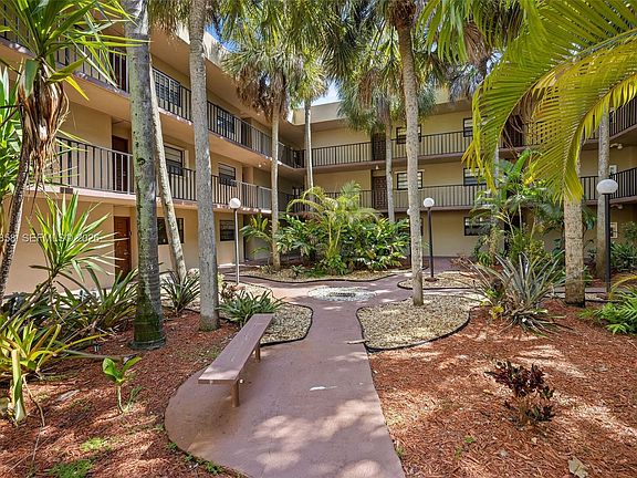 4th image of 10835 SW 112th Ave APT 305