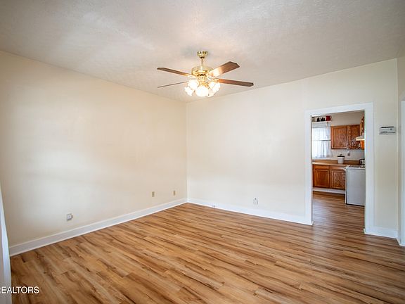 5th image of 318 N Main St