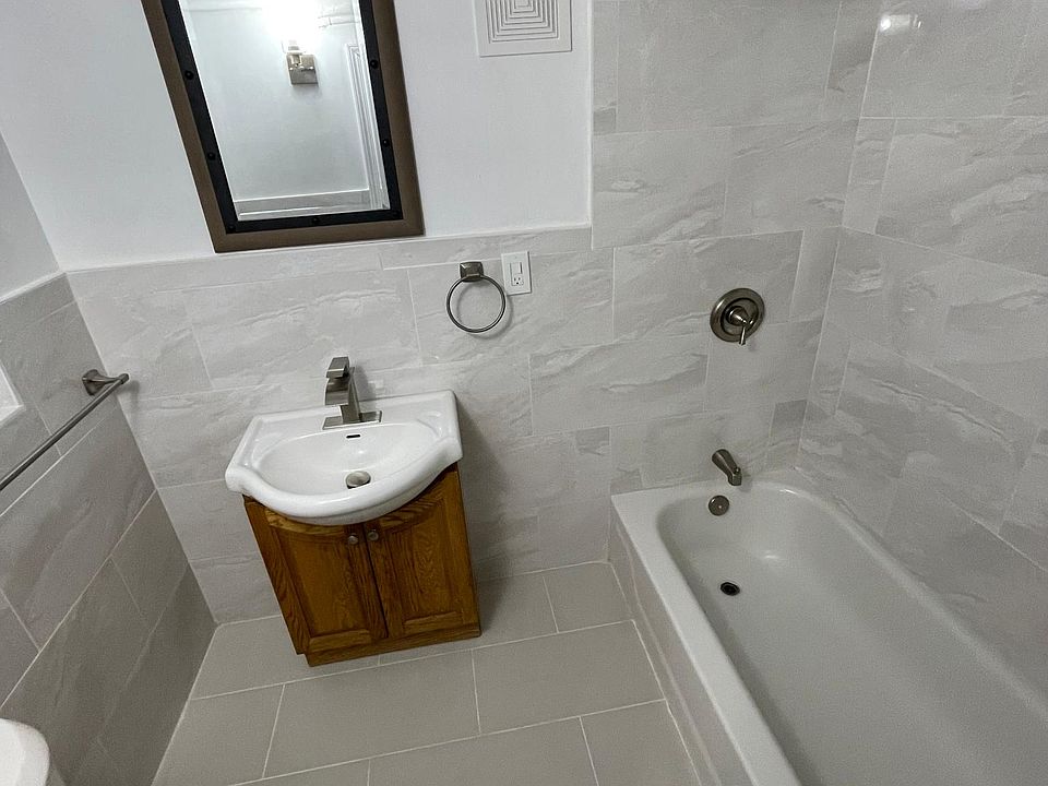 1st image of 3810 W Cornelia Ave