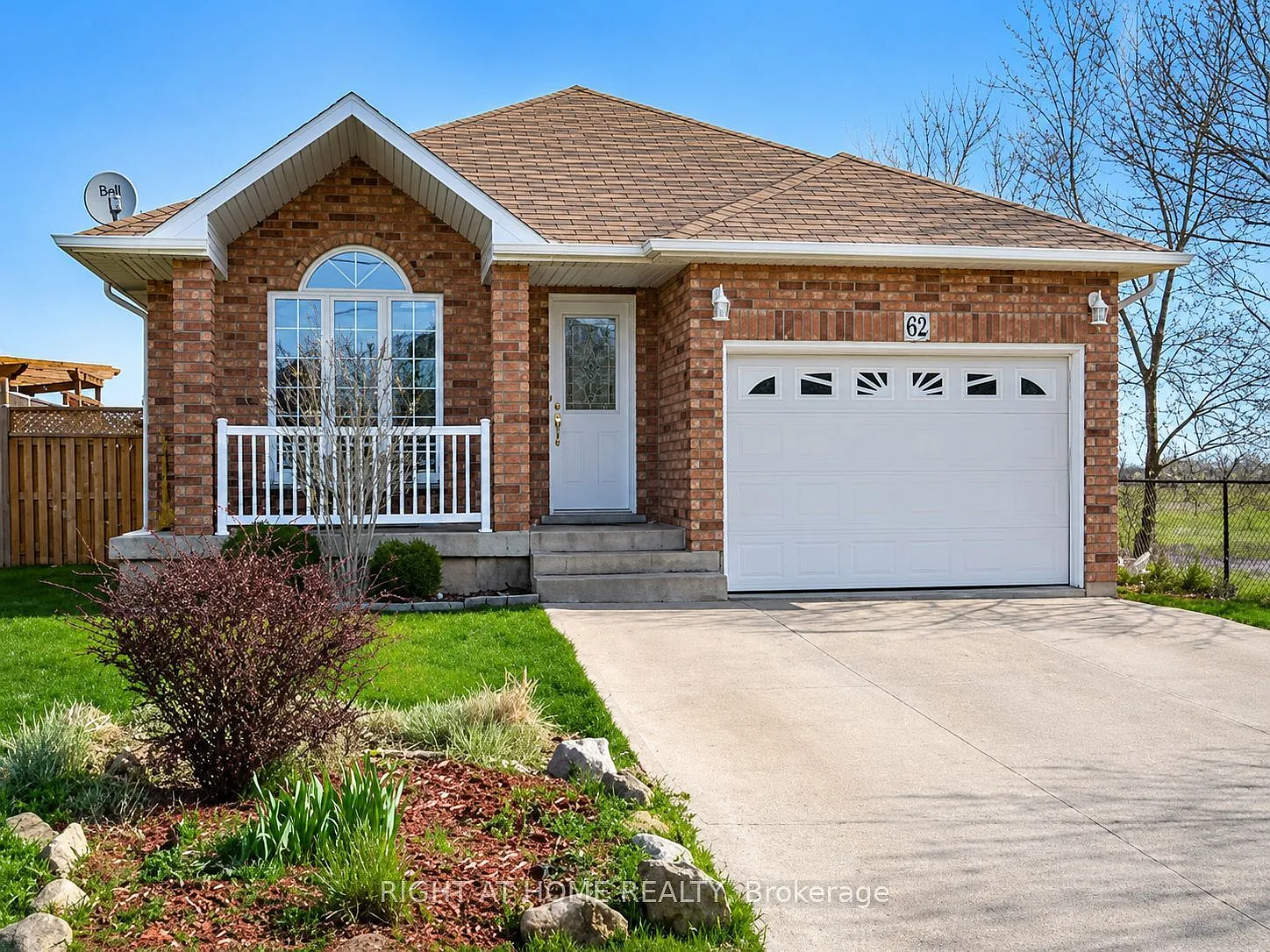 5 bed, $2,400 — Photo 1